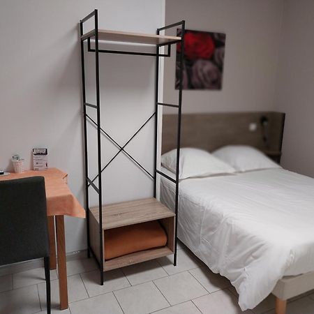 Hotel Le Petit Logis à Beaumont-en-Véron Extérieur photo