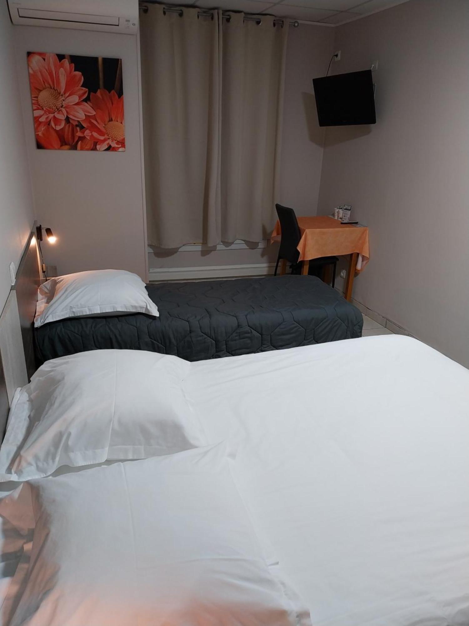 Hotel Le Petit Logis à Beaumont-en-Véron Extérieur photo